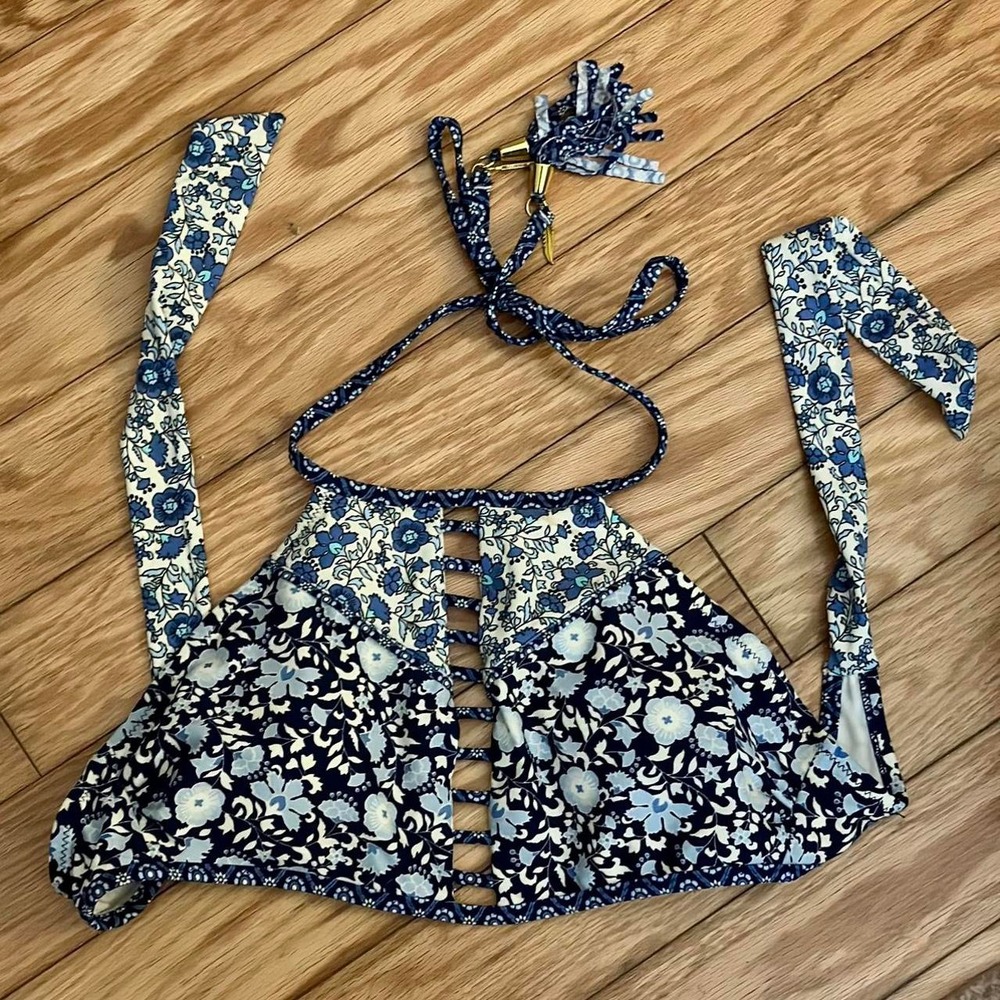 Jessica Simpson mid 2000s halter bikini top